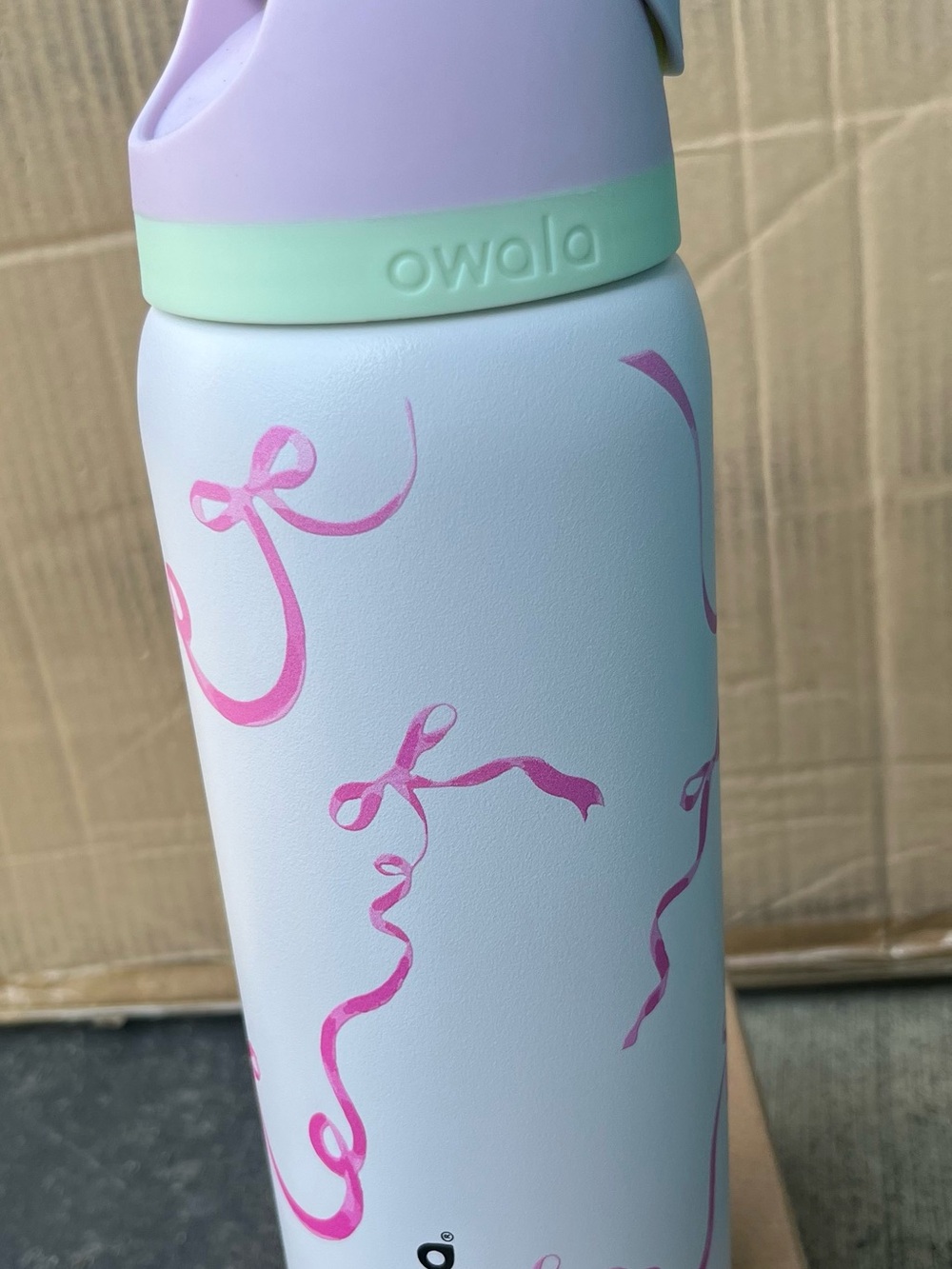 Owala FreeSip 32oz Water Bottle, new